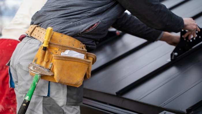 photo construction worker doing his job with belt