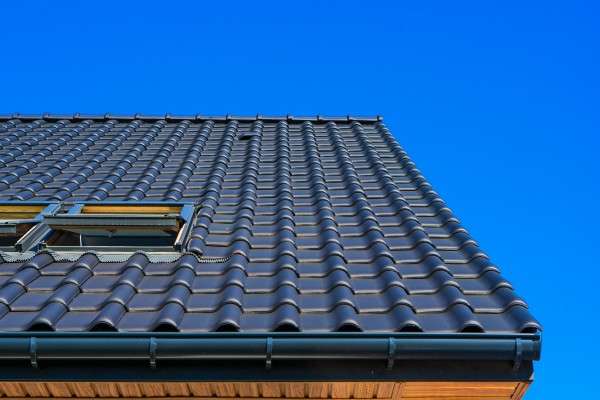 photo vertical low angle closeup shot of the black roof of a building